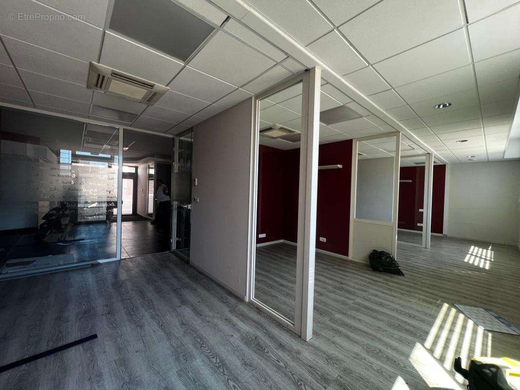 BUREAUX 266 M2 Plain pied et R+ 1 - photo 11
