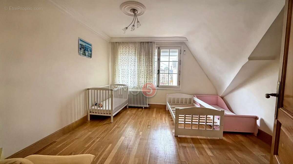 Maison à LES PAVILLONS-SOUS-BOIS