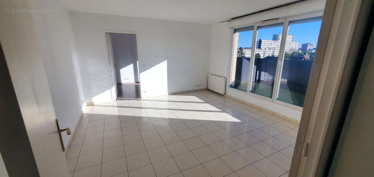 Coup de cœur -dernier  étage avec vue dégagée & balcon filant - photo 2