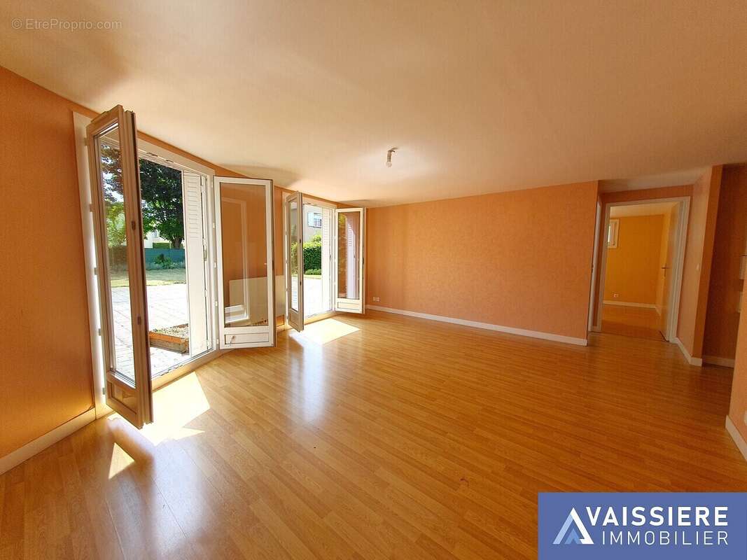 Maison à VOISINS-LE-BRETONNEUX