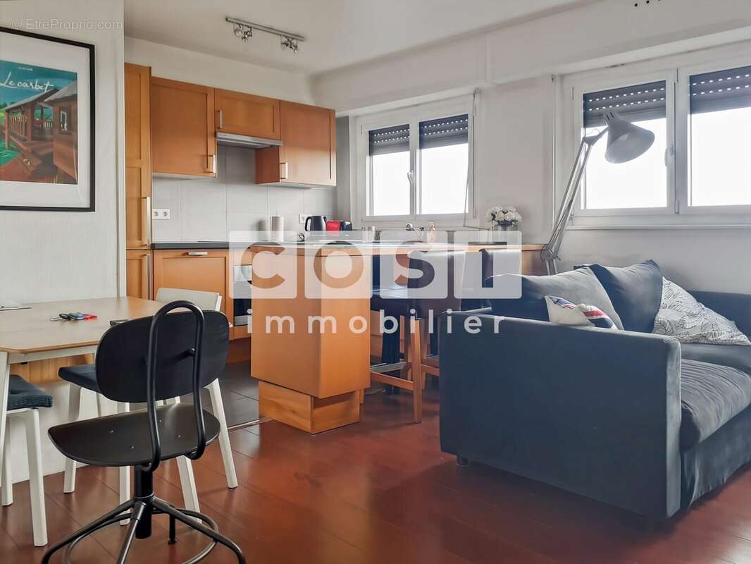 Appartement à COURBEVOIE