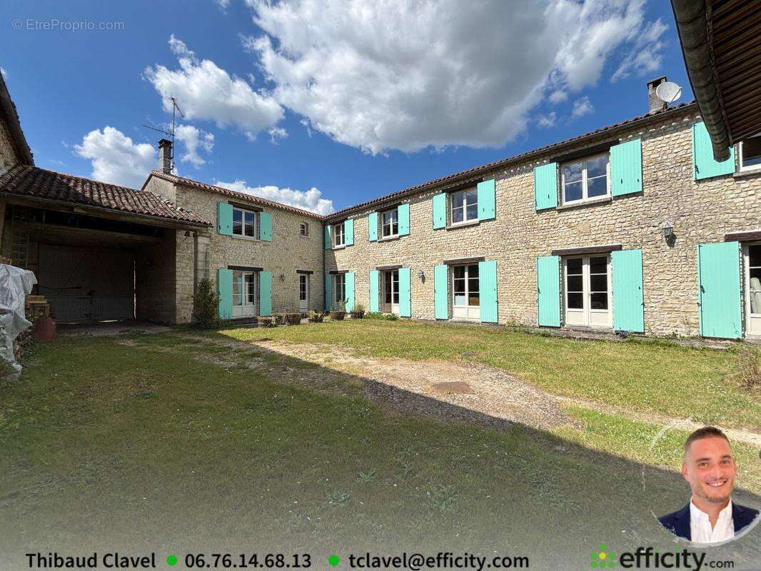Maison 341 m² à Champniers  - photo 18
