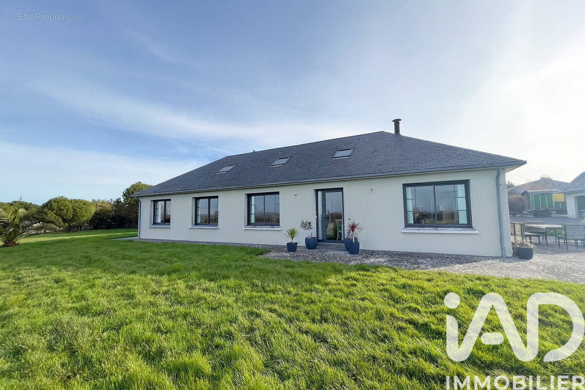 Photo 1 - Maison à REGNEVILLE-SUR-MER