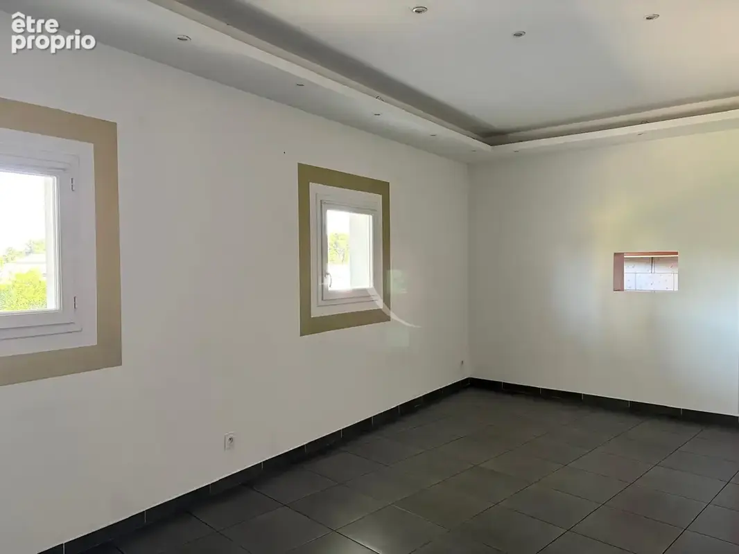 Vente murs 80m2 pour commerce terrasse axe principal vinon sur verdon - photo 5