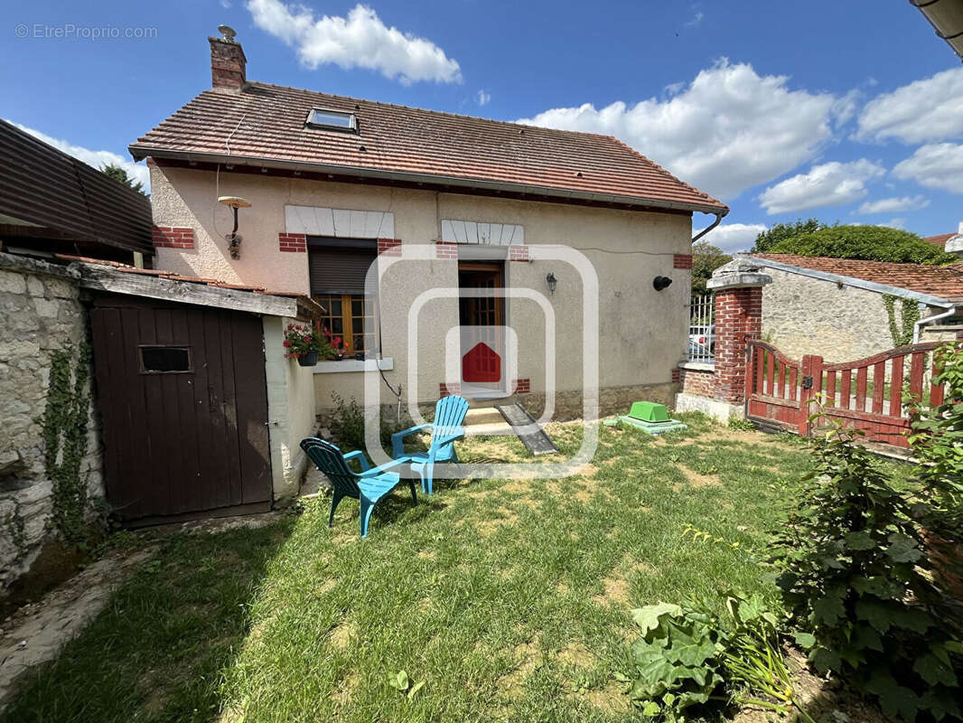 Maison à BOURG-ET-COMIN