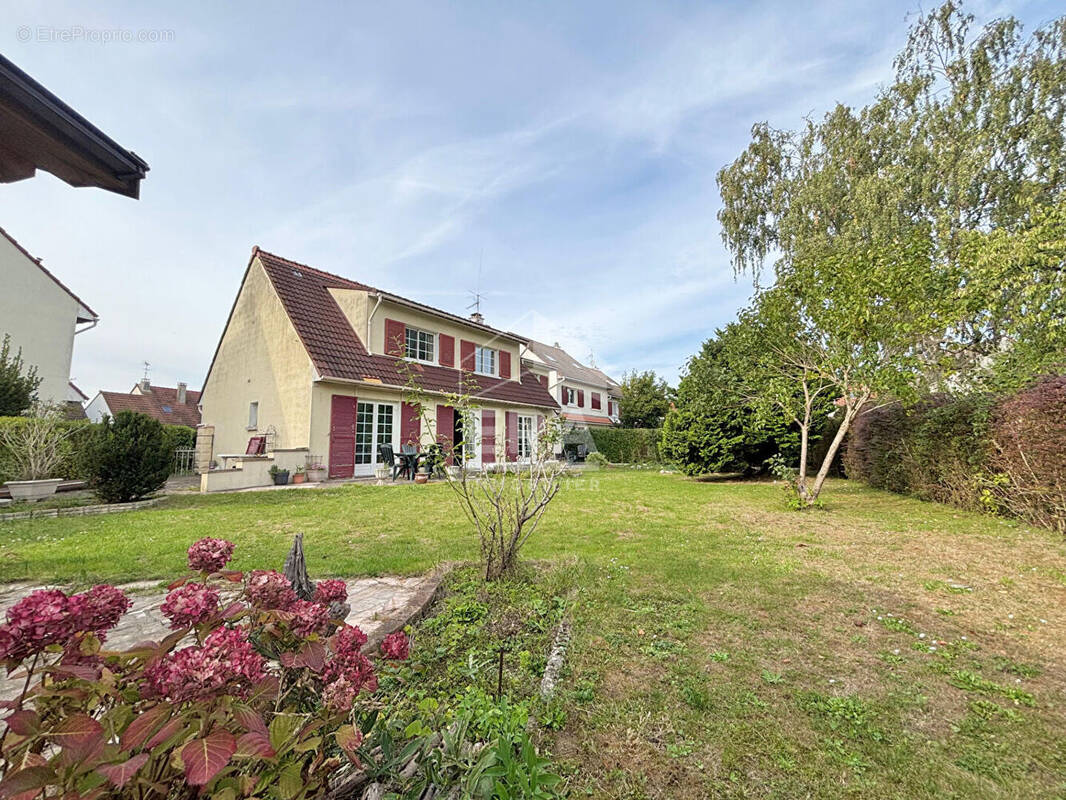 Maison à PONTAULT-COMBAULT