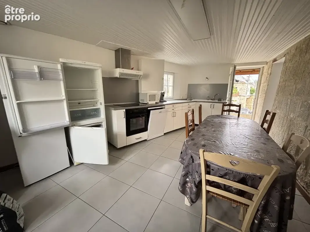 Ensemble immobilier composé de deux gîtes situés sur la commune de Savigny-en-Véron - photo 3