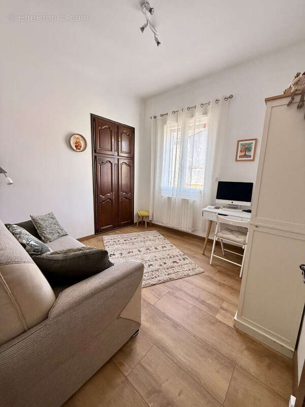 Une maison familiale où il fait bon vivre, au coeur du village de Mallemort! - photo 10