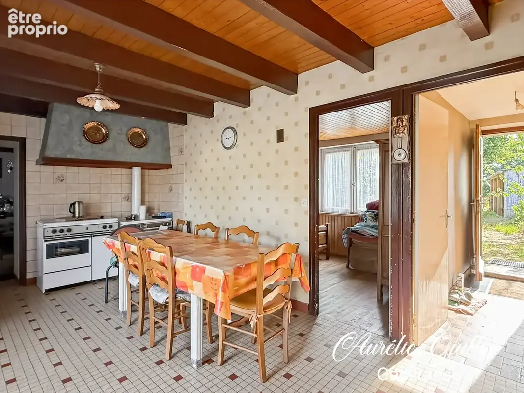 Le Roc-Saint-André – Maison en pierre 5 pièces 80 m2 avec beau potentiel - photo 2