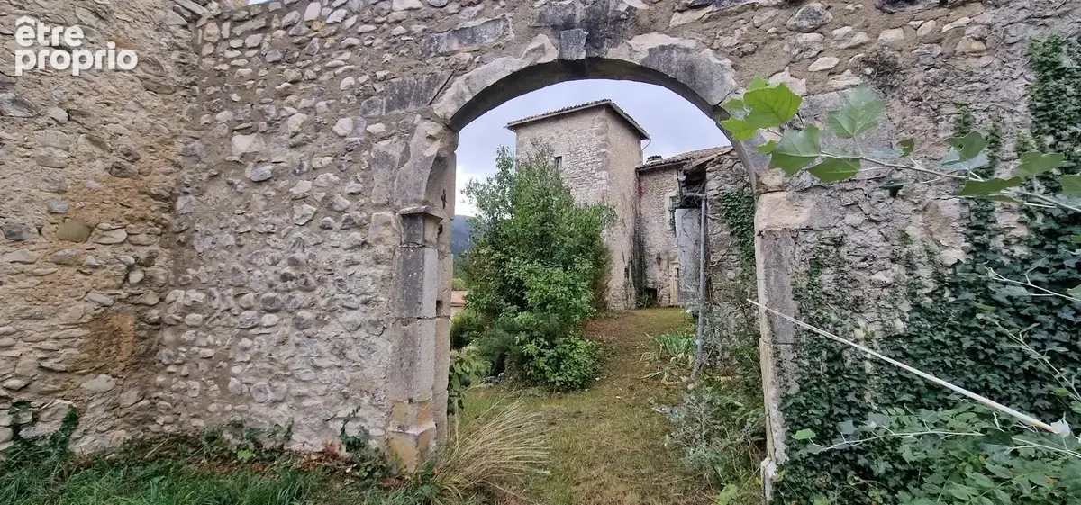 Une demeure de caractère au sein d’un château du XVe siècle - photo 6