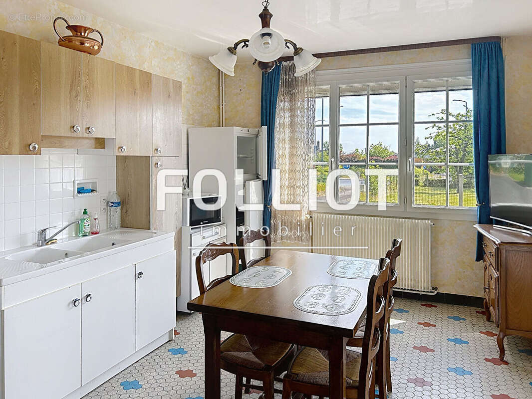 A VENDRE Maison Montviron 9 pièce(s) 142 m2 - photo 4