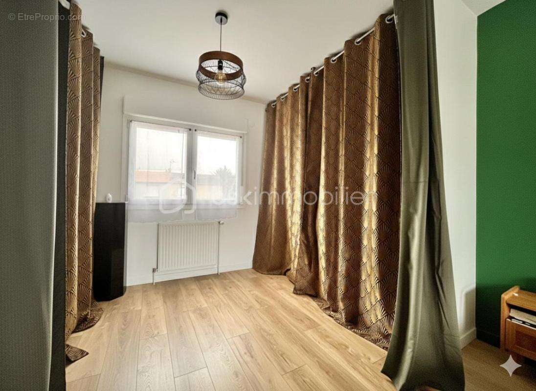 Maison à CHENNEVIERES-SUR-MARNE