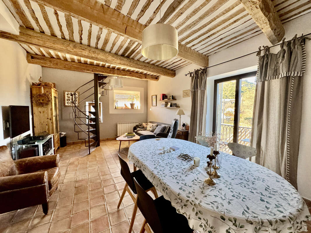 Maison à SAINT-VICTOR-LA-COSTE