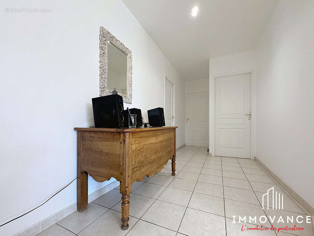 Maison 105 m² à Cournonsec  - photo 8