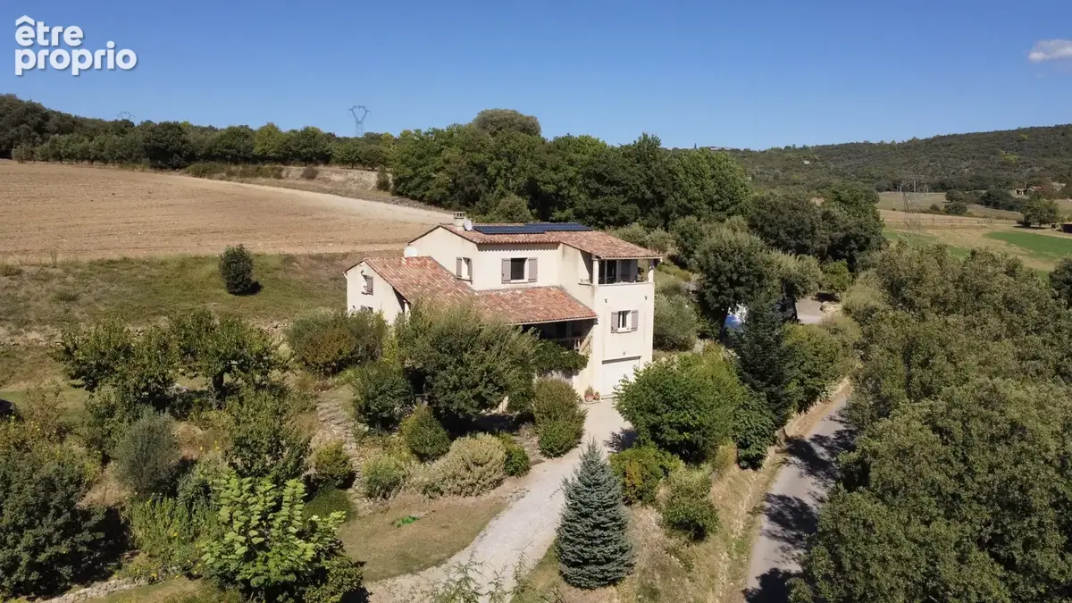 Maison individuelle bâtie sur 2757m2 de parcelle avec appartement indépendant, et double garage. - photo 2
