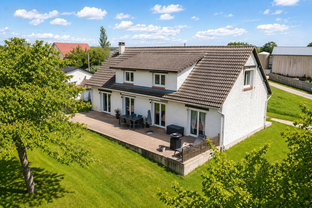 Maison à SAINT-ARNOULT-DES-BOIS