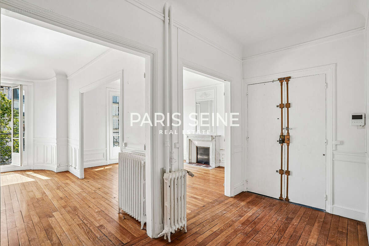 Appartement à PARIS-7E