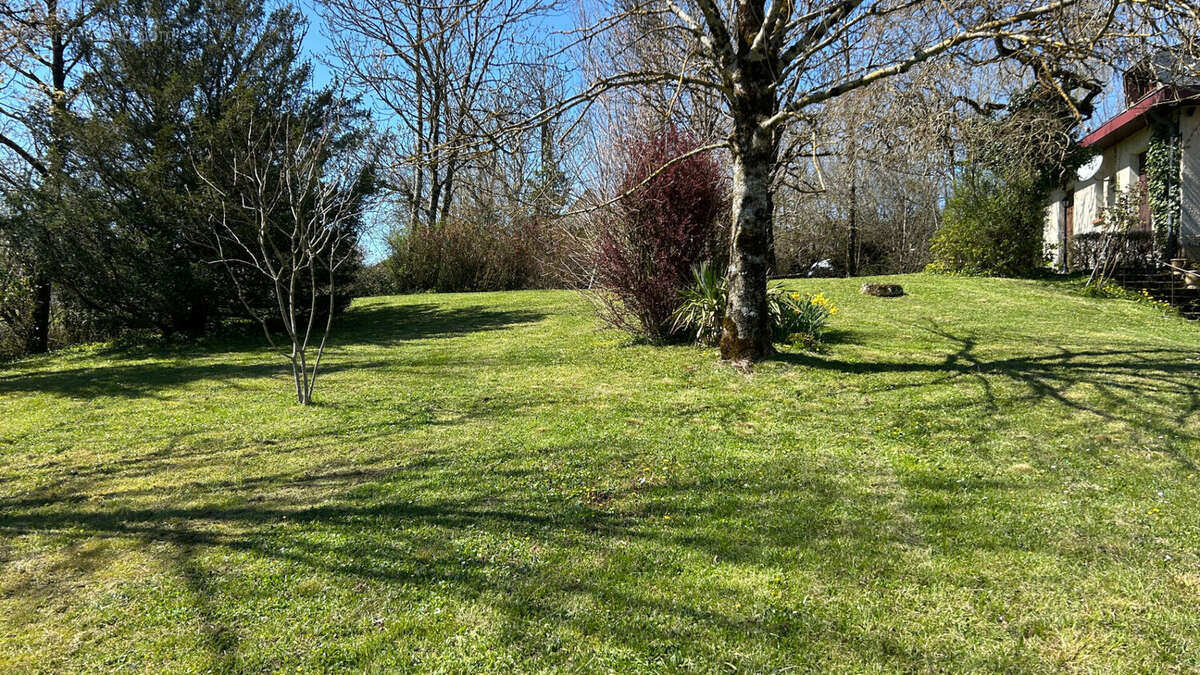 Spécial investisseur ou grande maison familiale : potentiel xxl à laissac - photo 3