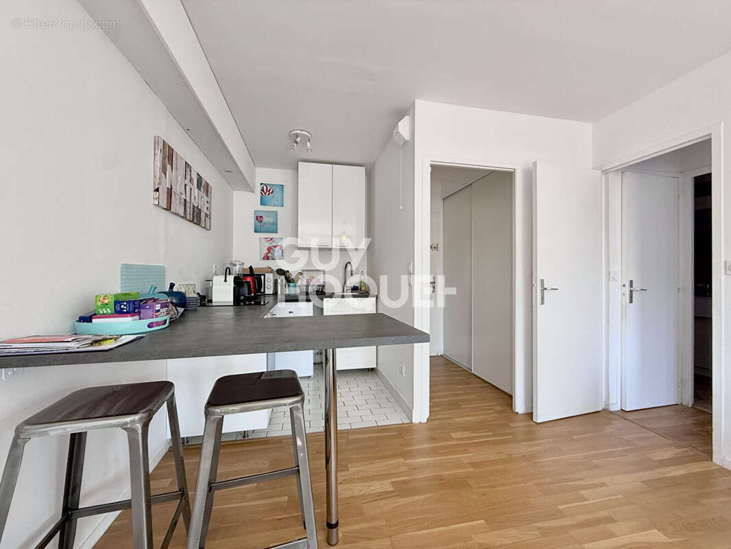 Bel appartement 2 pcs - place morny - balcon - cave et pk - photo 3