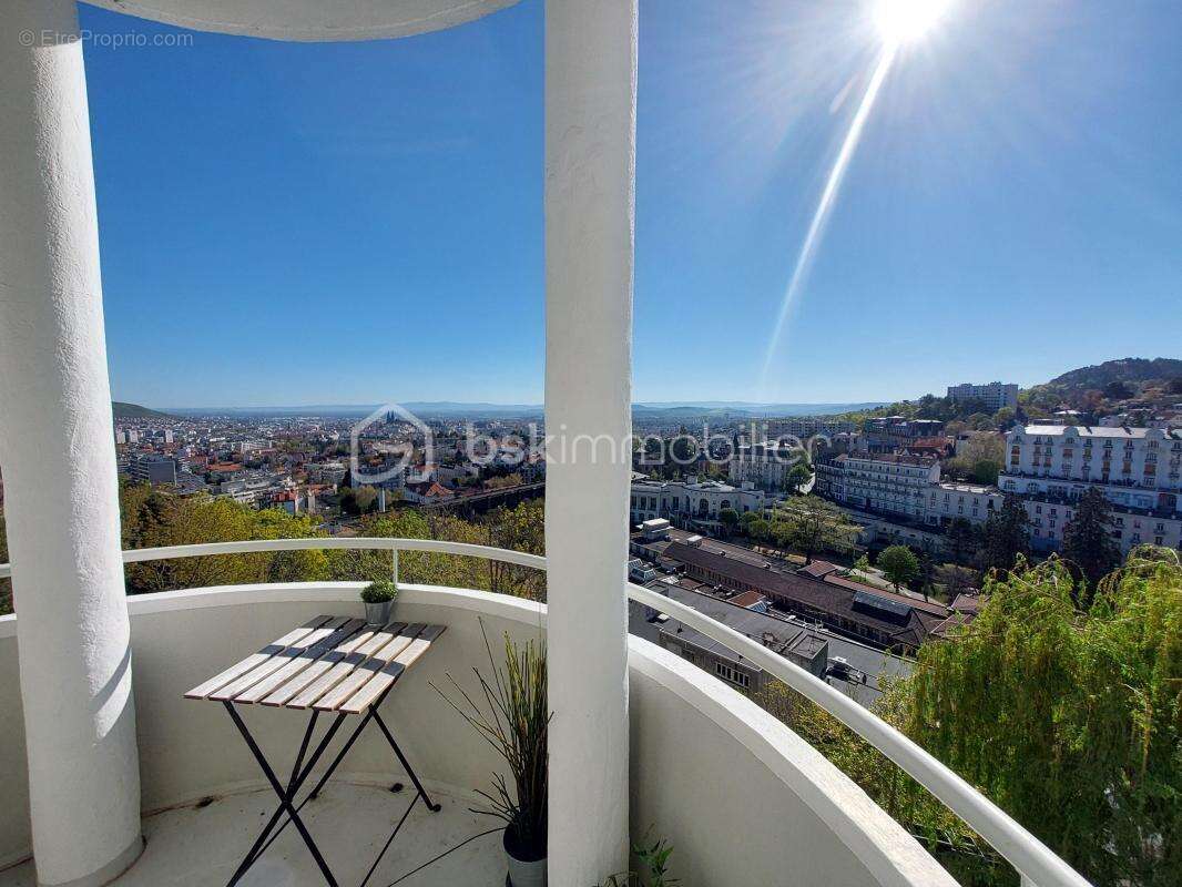  Appartement T3 avec jardin et vue exceptionnelle à Royat  - photo 2