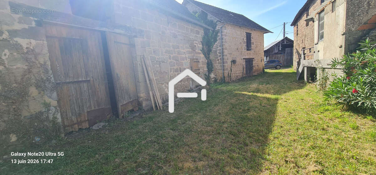 Maison 75 m² à Saint-Aulaire  - photo 4