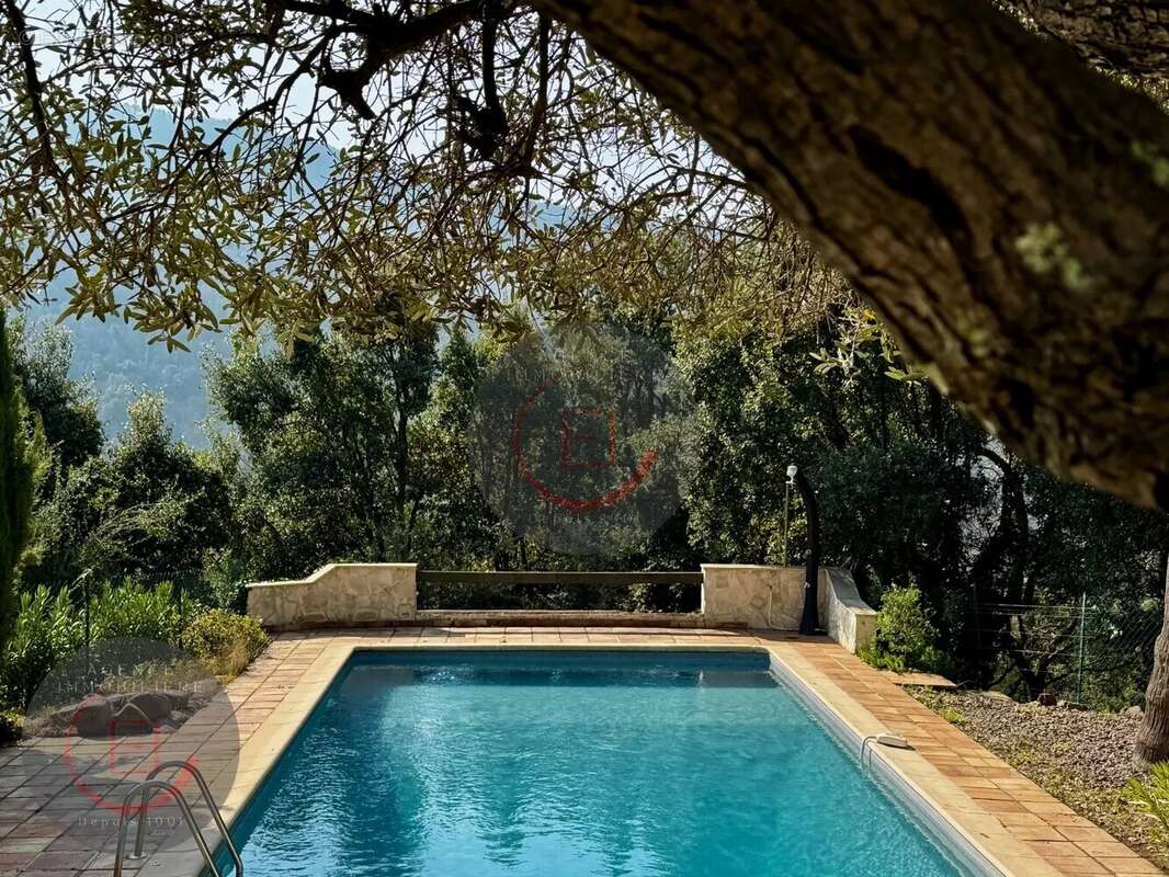 Maison à LES ADRETS-DE-L&#039;ESTEREL