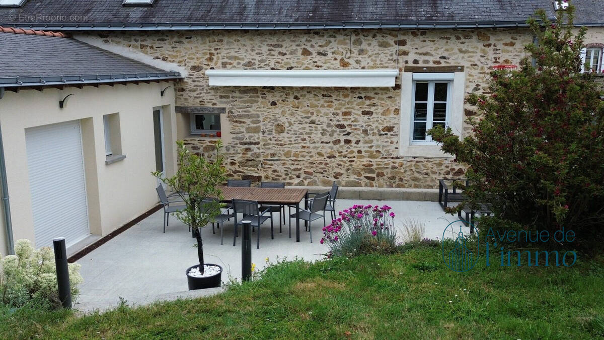 Maison à GREZ-NEUVILLE