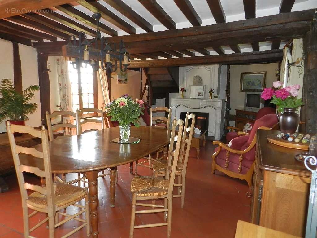 Maison à SAINT-PIERRE-SUR-DIVES