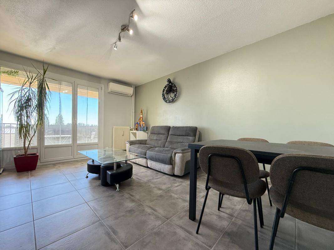 Appartement à CHENOVE