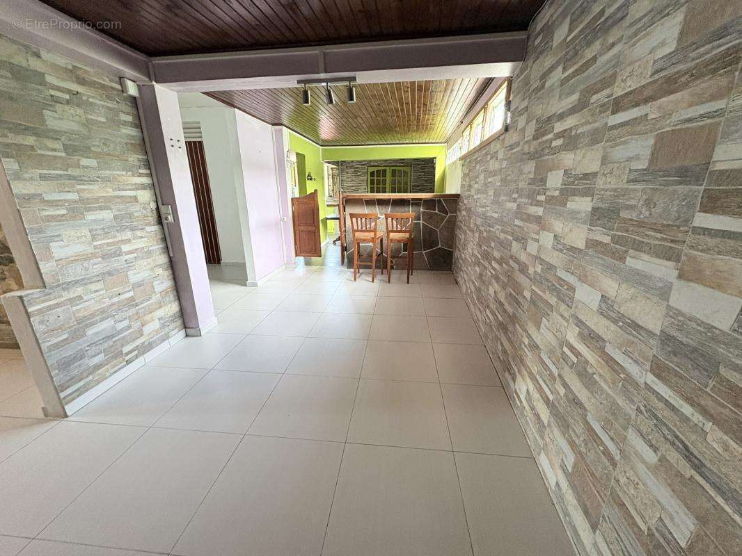 A VENDRE : VILLA F9 à Trois Rivière (97114) - photo 15
