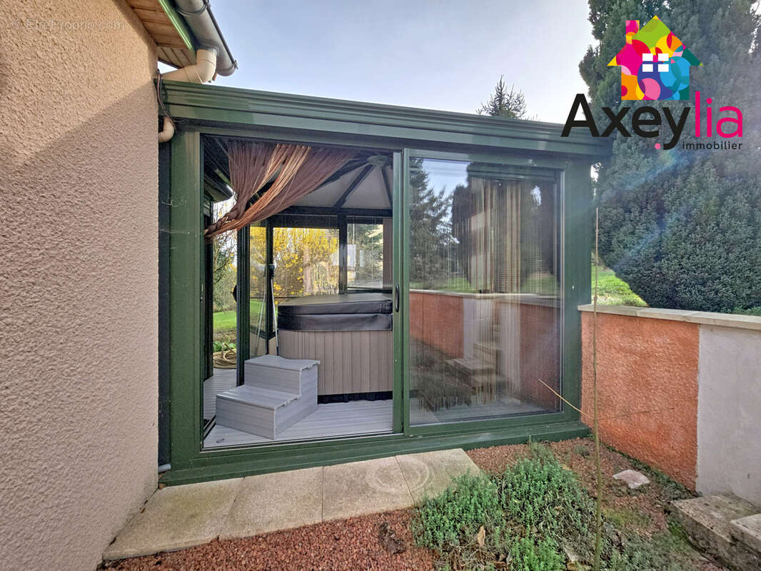 Maison à SAINT-SYMPHORIEN-DE-LAY