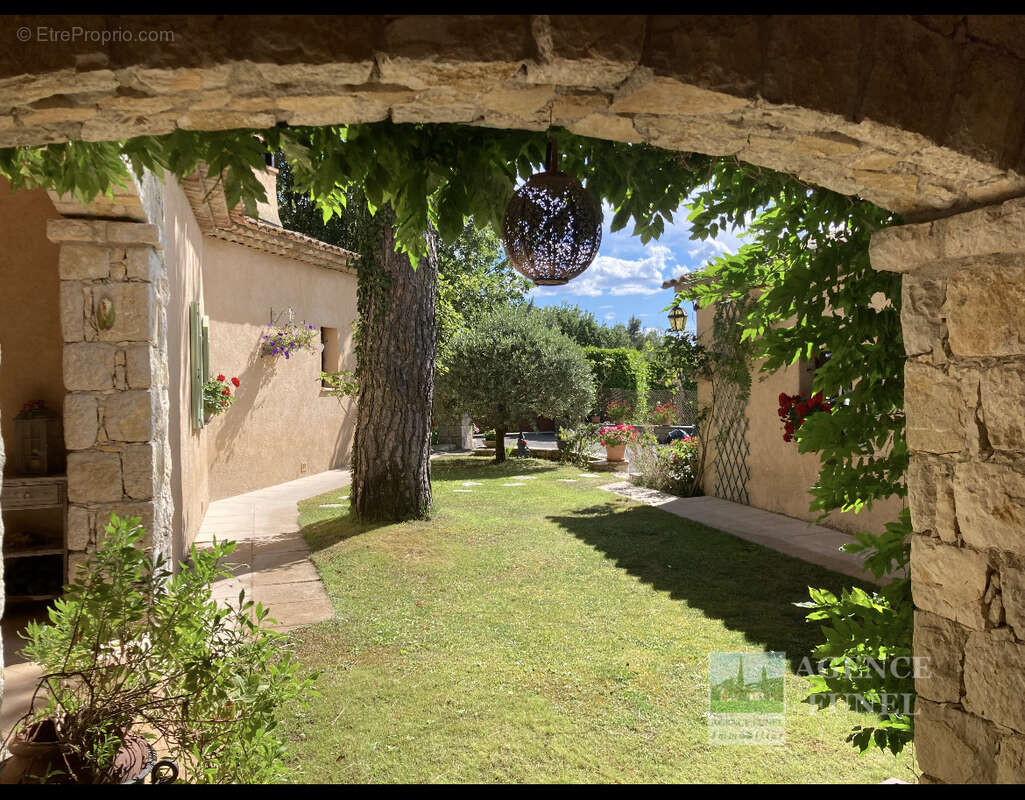 Maison à SAINT-VALLIER-DE-THIEY