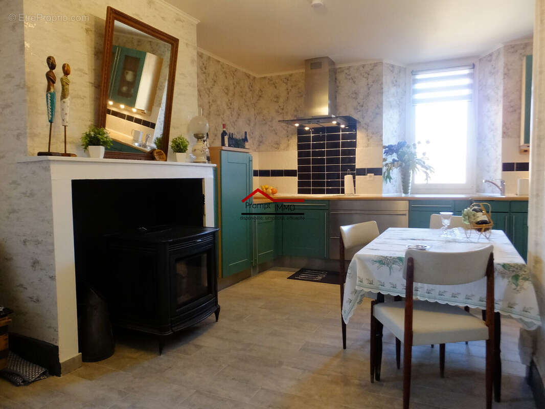 Maison à AINAY-LE-CHATEAU