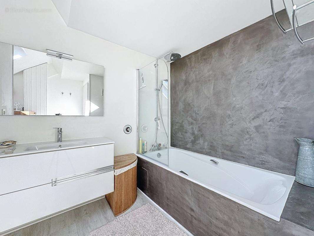 Maison à LUC-LA-PRIMAUBE