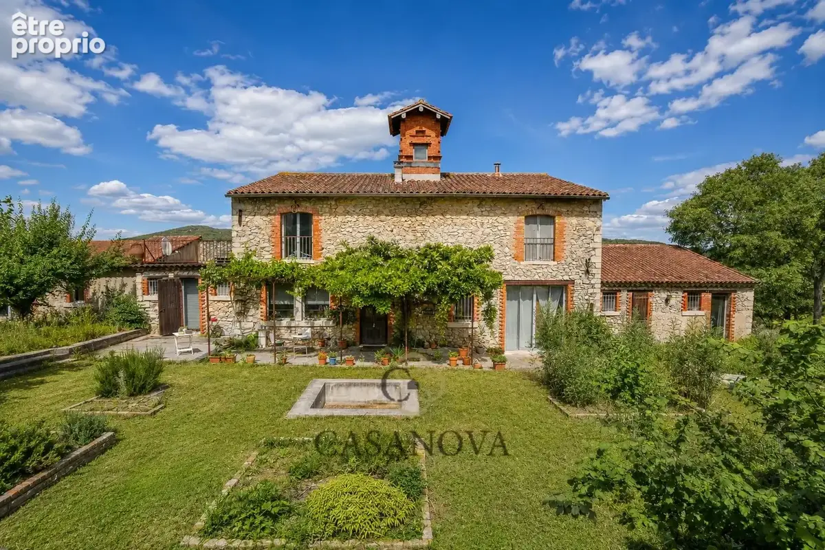 Domaine de caractère du XVIIe siècle sur 6.5 hectares avec près de 3 000 m² bâtis - photo 11