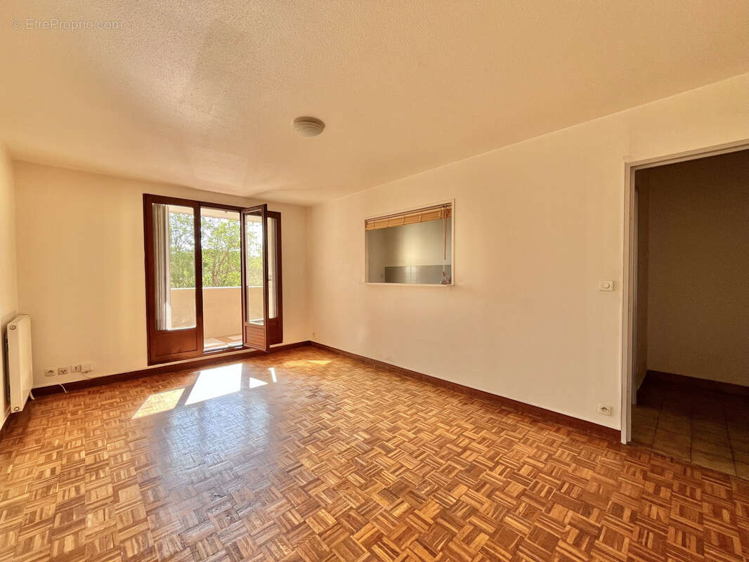Aix en Provence, Appartement T3 de 60m2 dans résidence sécurisée avec ascenseur. Parking et cave. - photo 2