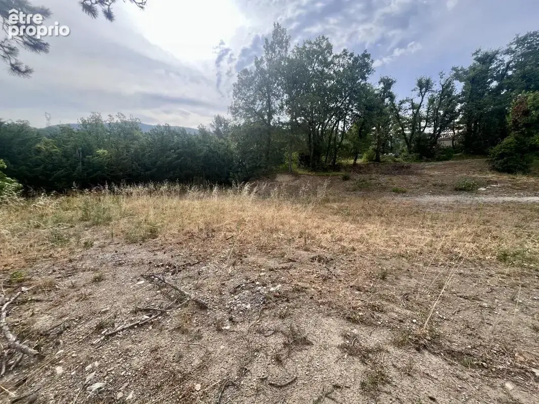 SAINT-LAGER-DE-BRESSAC - Terrain à bâtir 1120 m² – Viabilisé - Hors lotissement - photo 3