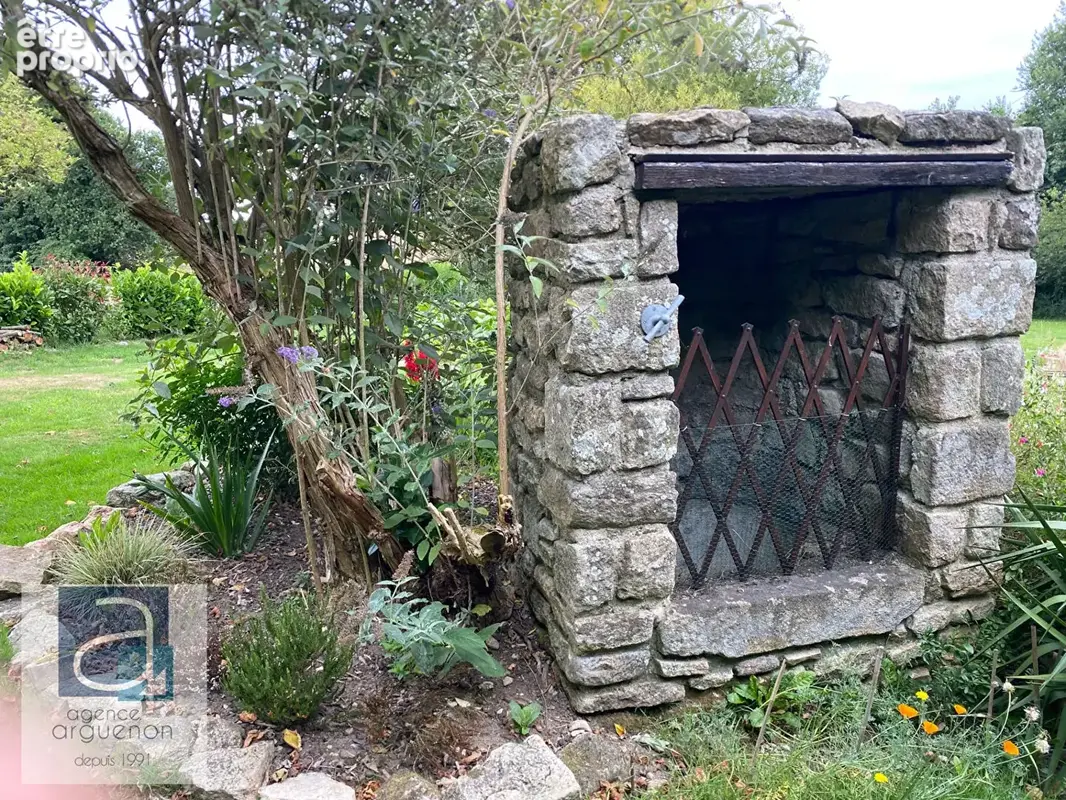 PLÉLAN-LE-PETIT : Élégante maison individuelle en pierre, sans vis-à-vis, dotée de charmants jardins paysagers ; située dans un  - photo 15
