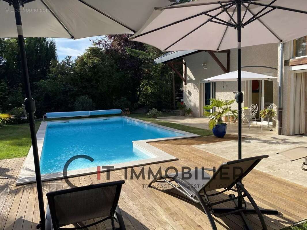 Maison à LA TOUR-DU-PIN