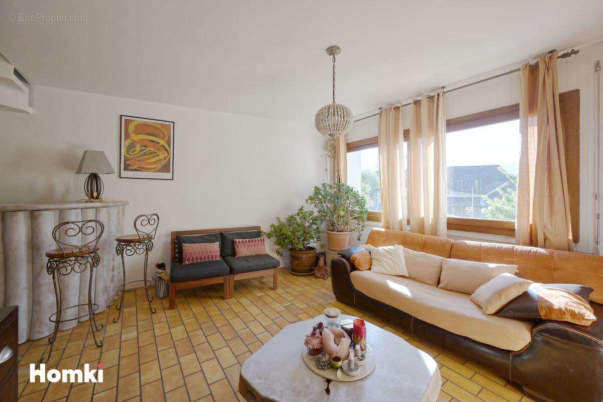 Appartement à POISAT