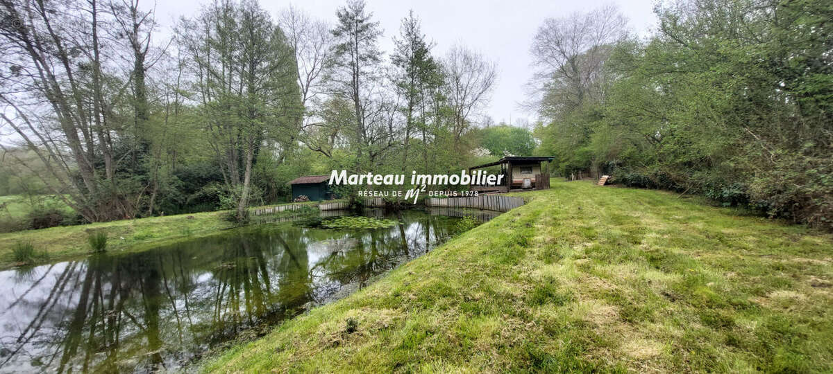 Terrain à SAINT-PIERRE-DU-LOROUER