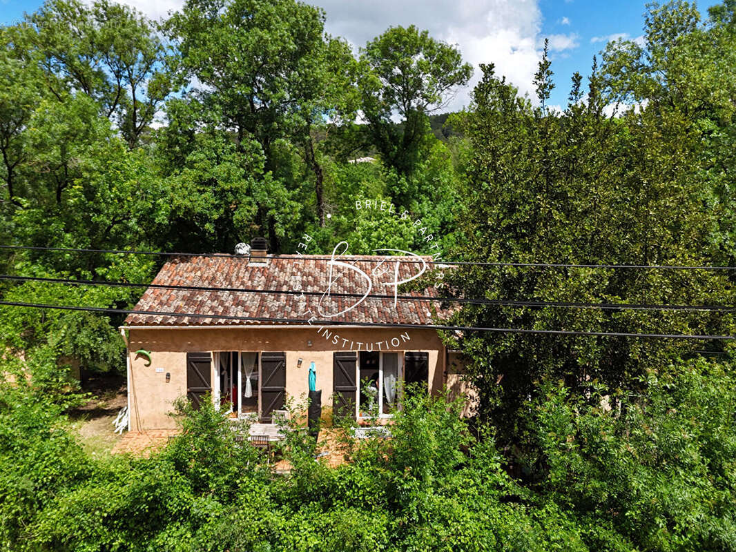 Entre Lorgues et Le Thoronet , Maison 2 chambres avec 1300 m² de terrain - photo 3