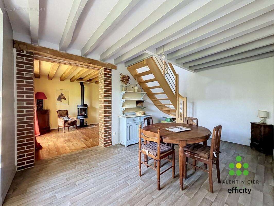 Maison à AUNAY-SOUS-CRECY