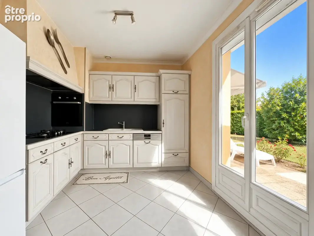 Sainte-euphémie   plain-pied   3 chambres   terrain 1 065 m2 - photo 6