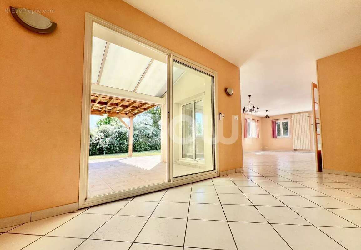 Maison à SAINT-BONNET-PRES-RIOM