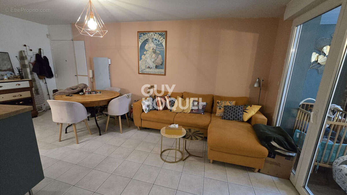 Appartement à COURNONTERRAL