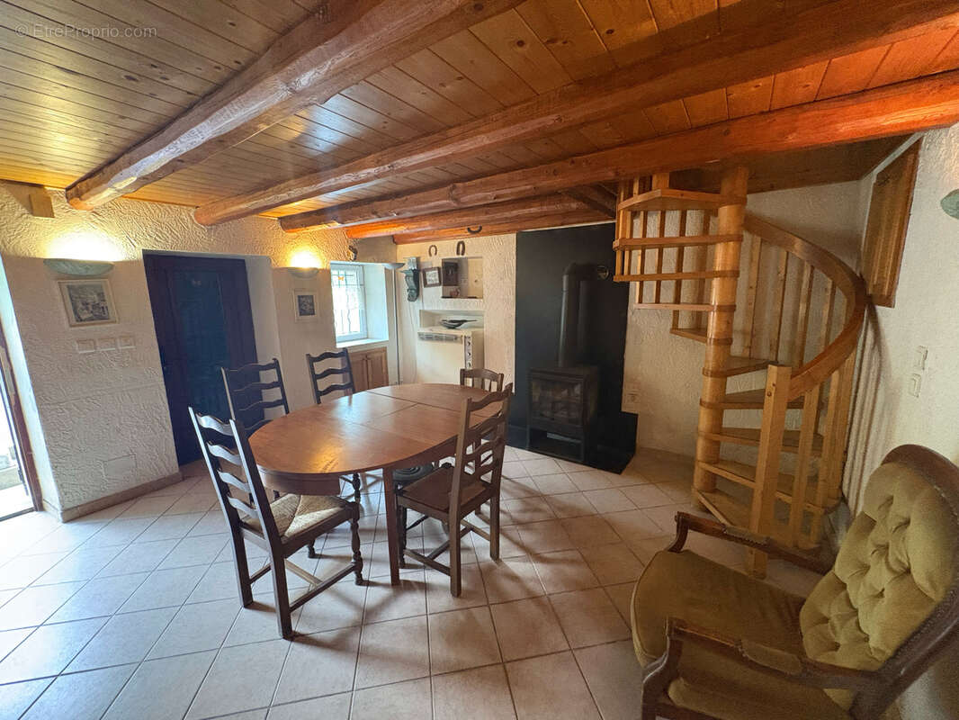 charmante maison avec jardin privatif et garage  à Vievola - photo 3
