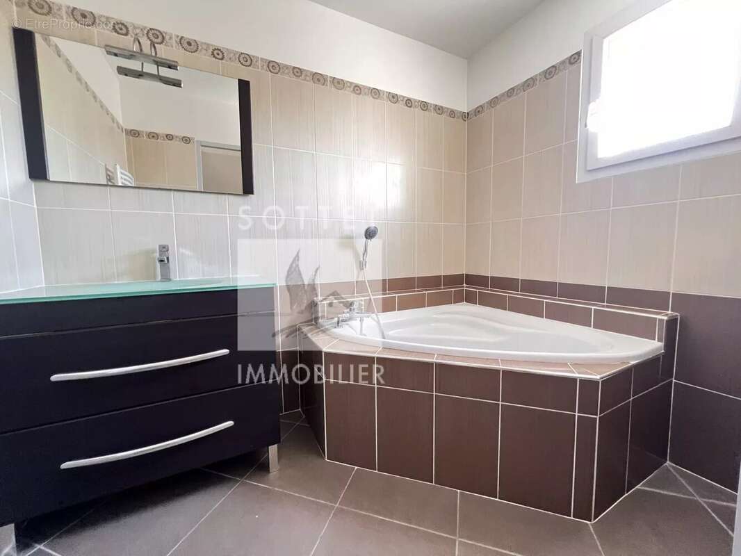 En exclusivite dans residence securisee villa t4 avec garage et exterieur - photo 7
