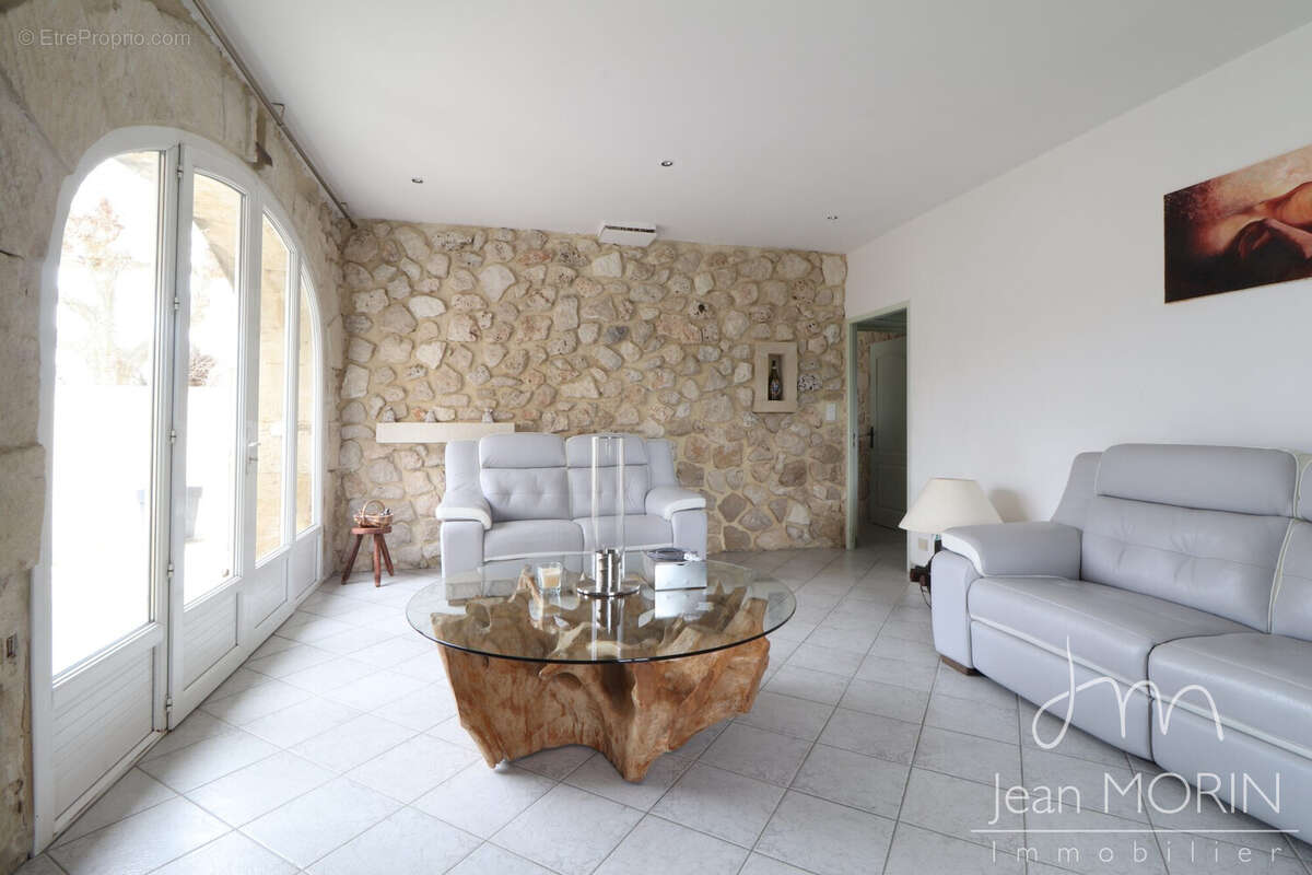 Maison à LA GARDE-ADHEMAR