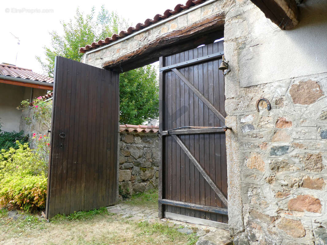 Maison à BRULLIOLES